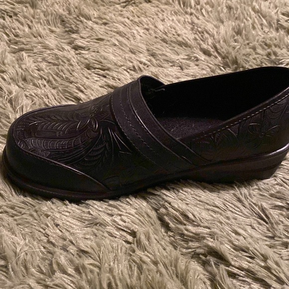 Womens clogs size 7 - Picture 2 of 6